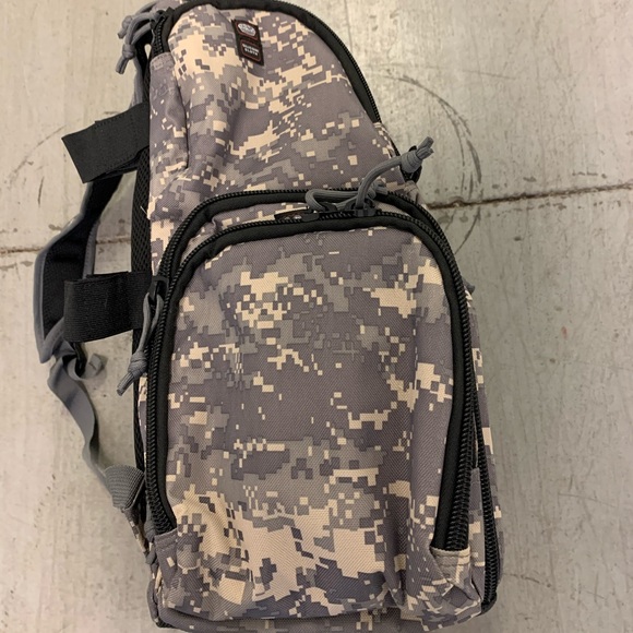 Backpack - Picture 4 of 6